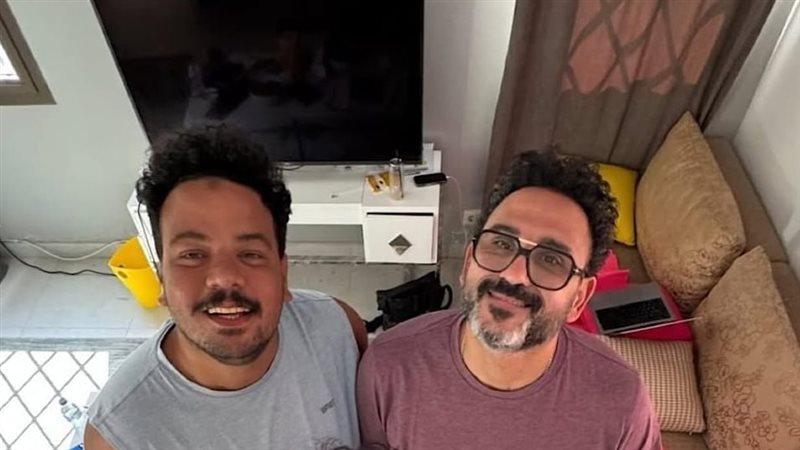 مصطفي غريب وأكرم