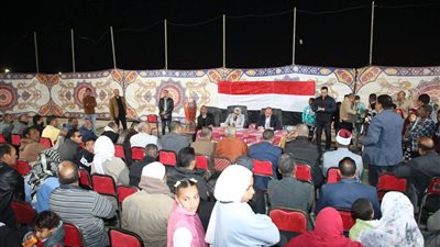 5 قرارات خلال لقاء محافظ الوادي الجديد مع أهالي قرى الشركة بالخارجة
