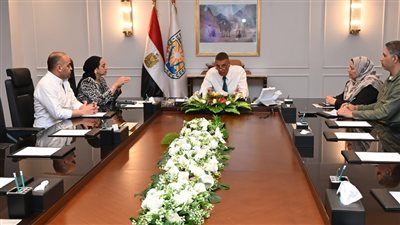 محافظ جنوب سيناء يعقد اجتماعًا لعرض موقف منظومة مياه الشرب والصرف 