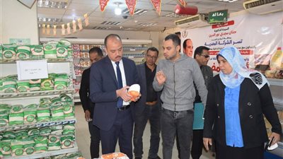 نائب محافظ الوادى الجديد يتابع انتظام عمل المخابز والمنافذ التموينية بالخارجة