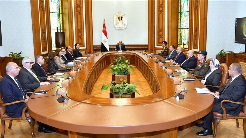  السيسي يجتمع مع