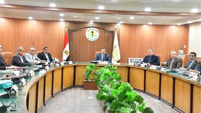 رئيس جامعة الوادى الجديد يشدد على الالتزام بالجداول الدراسية 