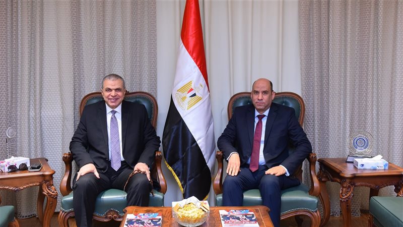 وزير العمل خلال اللقاء