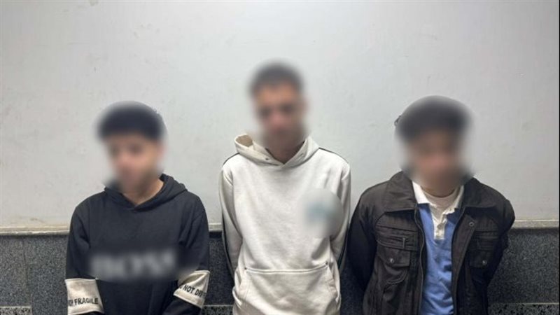ضبط 3 شباب لإلقائهم