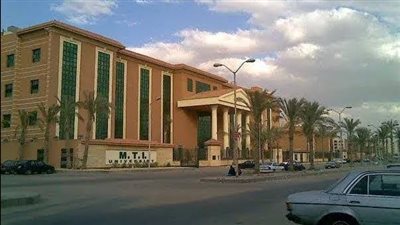 تفاصيل أزمة تدريب الامتياز بكلية “طب الحديثة للتكنولوجيا والمعلومات”.. خريجو الدفعة الثانية بالكلية يشكون تقاعسها في توفير التدريب بإحدى المستشفيات.. والجامعة تماطل في تجهيز مستشفاها