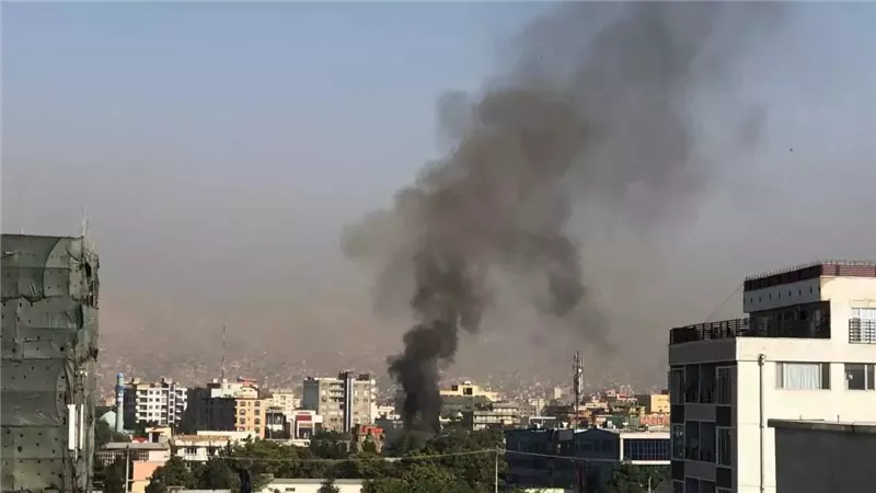 انفجارات وإطلاق نار
