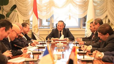 وزير التعليم العالي يبحث تطورات إنشاء الحرم الجديد للجامعة الفرنسية في مصر 