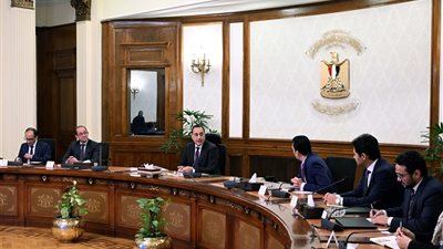 مدبولي يستعرض مع 