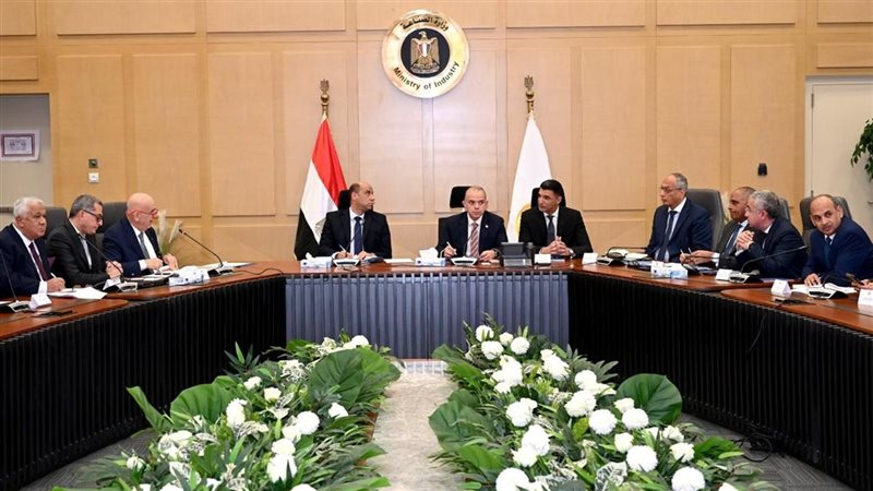 اجتماع وزير الصناعة