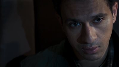 عين سحرية الحلقة 14، عصام عمر يكتشف حقيقة براءة والده ومحمد علاء يحاول عقد صفقة معه