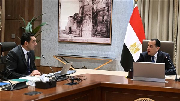 مدبولي يستعرض مع وزير الشباب والرياضة محاور العمل المستقبلية لتعزيز القطاع