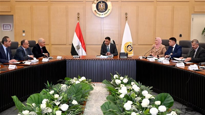 اجتماع وزير الصناعة