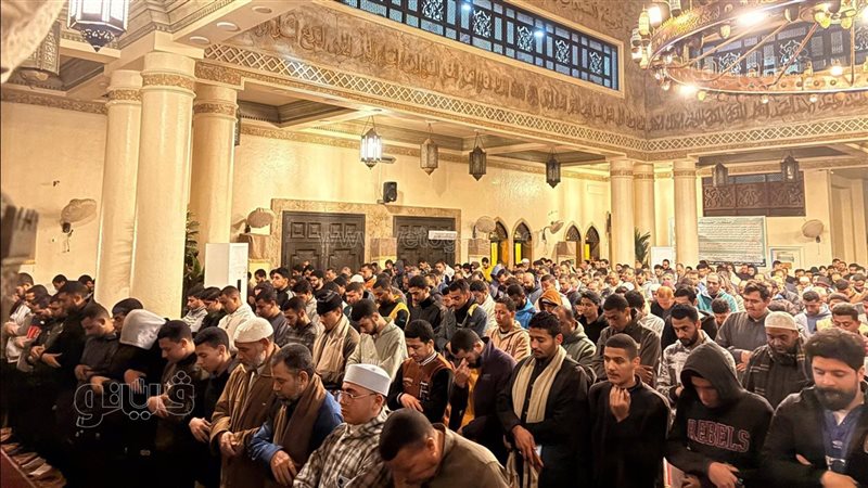 صلاة التراويح بمسجد