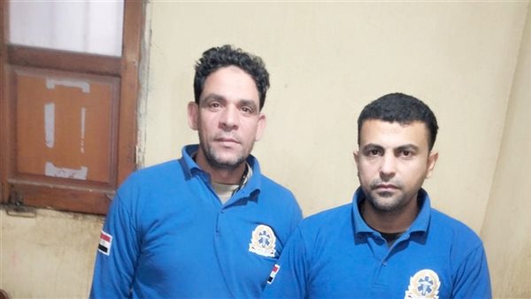مسعف وسائق بإسعاف الغربية ينقذان مصاباً في حادث مروري ويسلمان 140 ألف جنيه أمانة