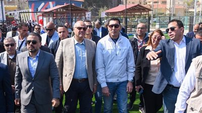 وزير الرياضة ومحافظ الإسكندرية يفتتحان ملعبا بالمدينة الشبابية بأبو قير 