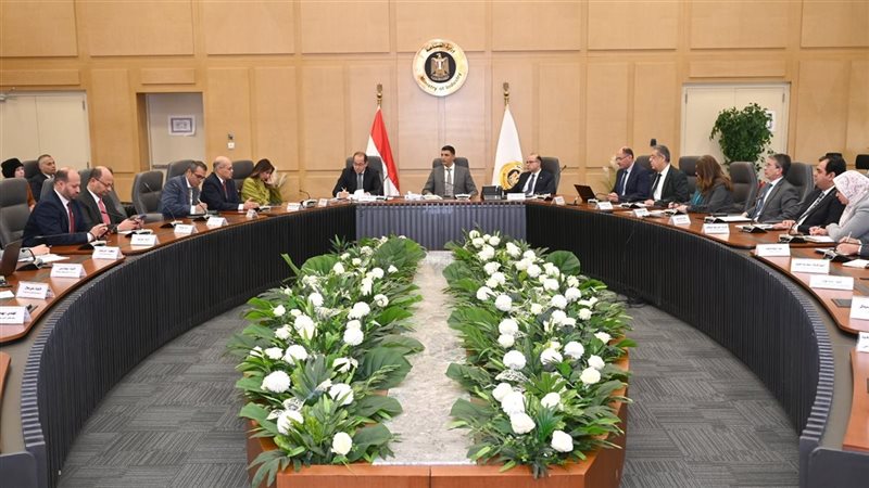 اجتماع وزير الصناعة