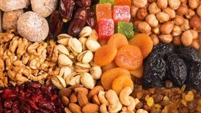 التمر مع المكسرات، طاقة طبيعية وفوائد صحية متعددة للصائمين 