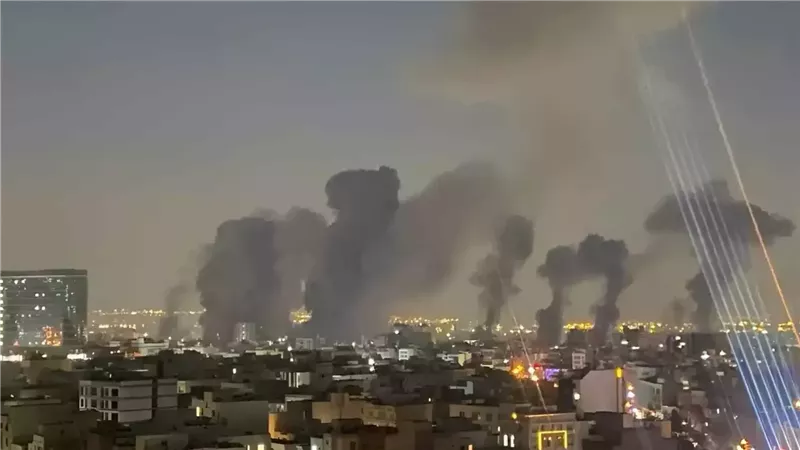 انفجارات ضخمة تهز