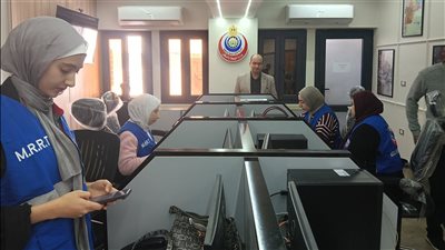 وكيل الصحة بالدقهلية يتفقد غرفة الطوارئ المركزية لمراجعة إجراءات تكويد الحالات