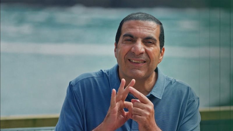  الدكتور عمرو خالد،