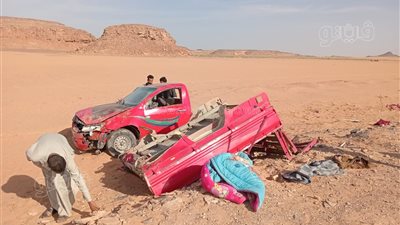 مصرع شخصين وإصابة 13 آخرين في انقلاب سيارة بطريق أبو سمبل بأسوان