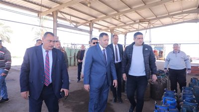 ​محافظ دمياط يتفقد محطة تعبئة الغاز بشطا