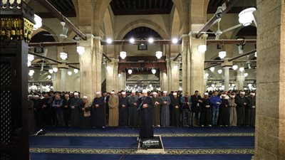 في الليلة الـ 20 من رمضان، آلاف المصلين يؤدون صلاتي العشاء والتراويح بالجامع الأزهر (صور)
