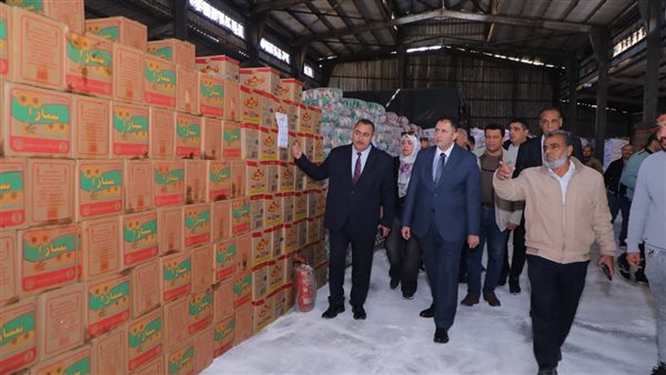 محافظ دمياط يتفقد مخزون السلع الأساسية ويشدد على الالتزام بالمعايير في كفر سعد