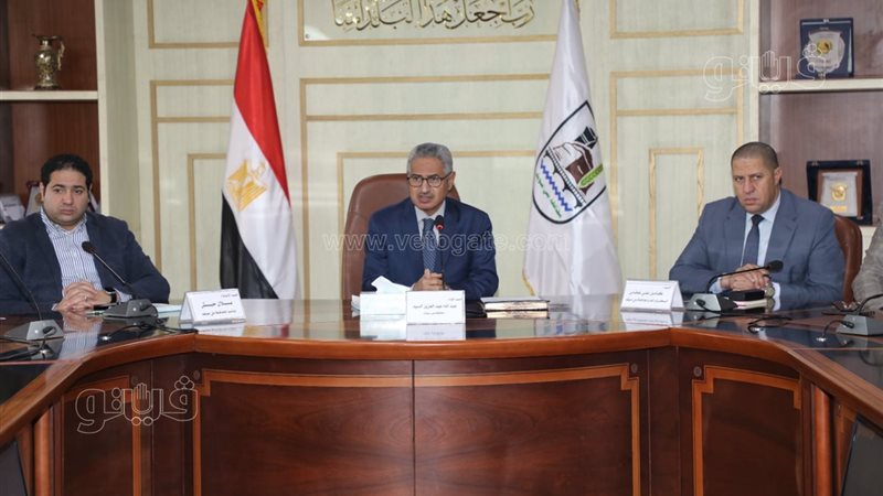 محافظ بني سويف يعقد
