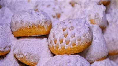  الأيام الأخيرة من رمضان تشعل الأفران.. إقبال كبير على كحك العيد.. زيادة الأسعار مع ارتفاع التكلفة.. الكيلو يبدأ من 120 جنيها.. وهذه أسعار البسكويت والبيتي فور والفايش الصعيدي 