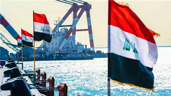 العراق يوقف العمل في الموانئ النفطية بعد استهداف ناقلتي نفط في ميناء الفاو