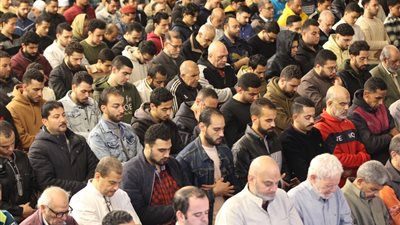 وسط أجواء إيمانية، الرواق الأزهري بالمظلات يحيي الليلة الوترية الثانية بالقراءات العشر (صور)