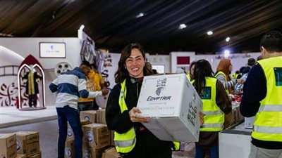 مصر للطيران تشارك في مبادرة المنفذ الخيرية بـ 6000 كرتونة مواد غذائية 