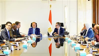 رستم وكجوك يبحثان مع البنك الدولي والأفريقي للتنمية آليات مبتكرة لتمويل مشروعات البنية التحتية 