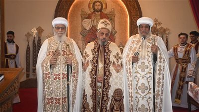 الأنبا أرساني يمنح كاهنا في إيبارشية هولندا درجة القمصية