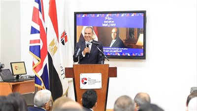 بدر عبد العاطي يلقي محاضرة حول تحديات السياسة الخارجية بالجامعة البريطانية