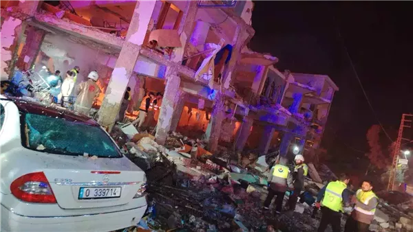 لبنان: مقتل 12 من الكوادر الطبية في غارة إسرائيلية على مركز صحي بالنبطية