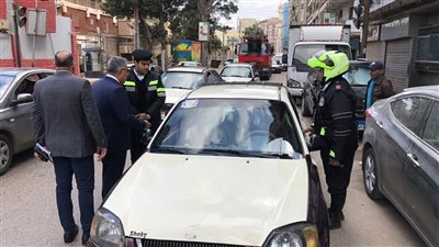 محافظ الدقهلية يتابع التزام سيارات التاكسي والسرفيس في المنصورة بالتعريفة الجديدة 