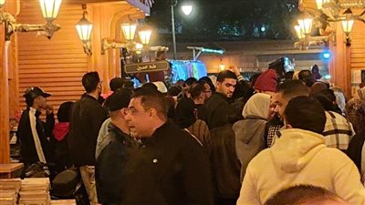 “سور الأزبكية” يستغيث من الباعة الجائلين: شلل كامل في حركة البيع والشراء بالمكتبات (فيديو)