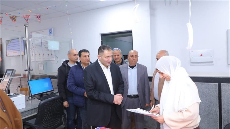 المحافظ داخل المركز