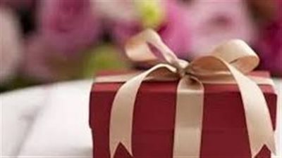 تفسير رؤية الهدية في المنام وعلاقتها بتحقيق مكاسب مالية كبيرة 