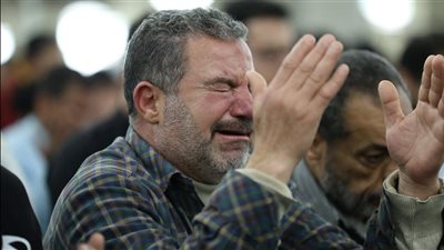 في ليلة يرجى فيها القدر، دعاء وابتهال المصلين بالجامع الأزهر طلبًا للمغفرة ( فيديو)