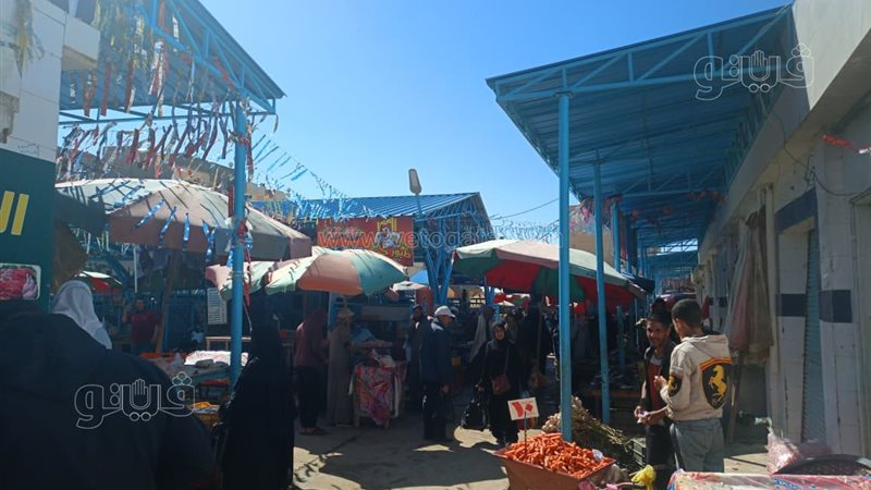 إقبال على أسواق مطروح