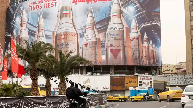 جدارية تعرض صواريخ