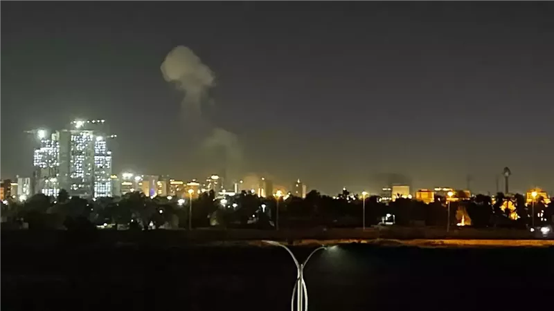 دخان يتصاعد فوق العاصمة