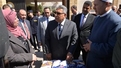 محافظ الدقهلية يسلم دفعة جديدة من صكوك الإطعام لتوزيعها على الأسر الأولى بالرعاية