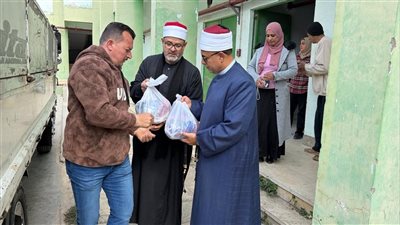 أوقاف الإسماعيلية تسلم ألف شنطة سلع غذائية لدعم الأسر الأولى بالرعاية (صور)