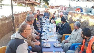 محافظ دمياط يطلق مبادرة لرد الجميل لعمال النظافة بموائد إفطار جماعي