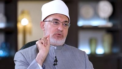 المفتي يوضح الحكم الشرعي حول تقبيل الأعتاب والتبرك بالمقامات (فيديو)