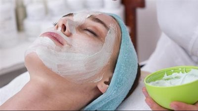قناع اللبن لبشرة ناصعة البياض وأكثر نضارة 